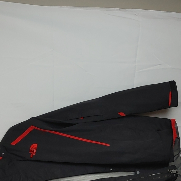 Northface windbreaker - Picture 2 of 5